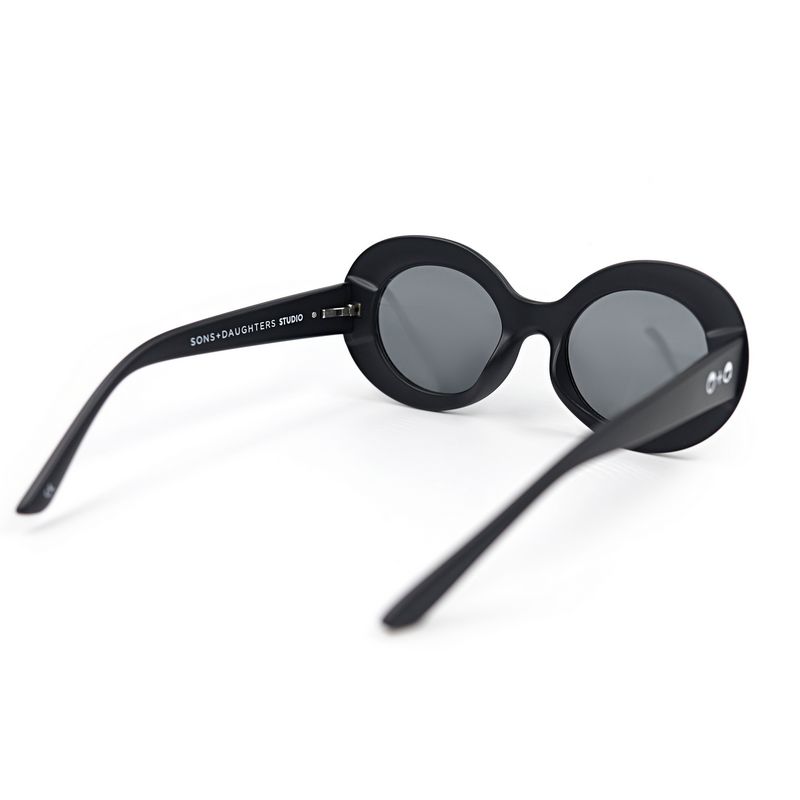 Medžiaga - acetatas Dydis - 120/37/29 mm 4-8 metų vaikams 100% apsauga nuo UVA/B spindulių